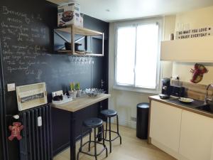 Kuhinja oz. manjša kuhinja v nastanitvi PROCE - Apt lumineux et cosy, vue parc de Procé