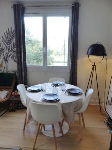 Predel za sedenje v nastanitvi PROCE - Apt lumineux et cosy, vue parc de Procé