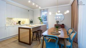 Nhà bếp/bếp nhỏ tại City Center - Wałowa i Popiełuszki by Apartmore