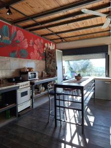 Kuchyň nebo kuchyňský kout v ubytování Lapacho Hostel Salta Coliving