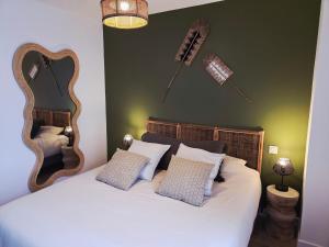 Postel nebo postele na pokoji v ubytování Boho Nest