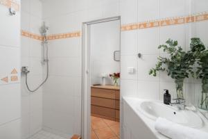 Koupelna v ubytování Enjoy Downtown Boutique Apartments #12 by Goodnite cz