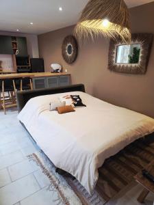 Postel nebo postele na pokoji v ubytování Boho Nest