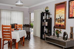 Minuman di Woodpecker's Inn Guest House