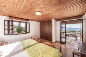 Postel nebo postele na pokoji v ubytování Villa Argaka Vista + 31 fotografií