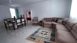 a living room with a couch and a table at Casa ampla Praia da Costa - Centro 500 mts da Praia in Vila Velha