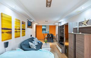 a living room with a couch and a tv at Nice sea view in Roquetas de Mar