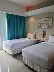 Postel nebo postele na pokoji v ubytování Bogor Icon Condotel By Holla