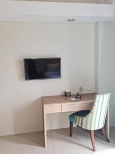 TV a/nebo společenská místnost v ubytování Bogor Icon Condotel By Holla