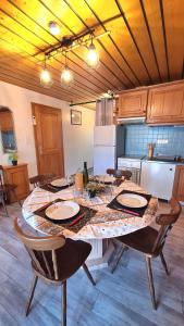 Kuchyň nebo kuchyňský kout v ubytování Gîte et Chambres d'hôtes, l'Erable