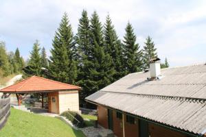 Taman di luar Almzeit Klippitz