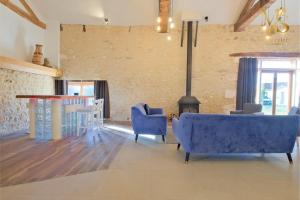 Ảnh trong thư viện ảnh của Belle maison en pierres avec piscine ở Les Eyssards