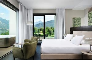 Nespecifikovaný výhled na hory nebo výhled na hory při pohledu z hotelu