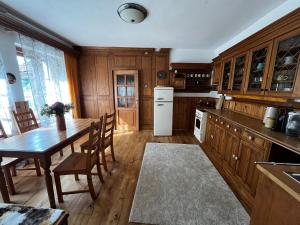 Una cocina o cocineta en Chalupa Na Vyhlídce