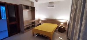 En eller flere senge i et værelse på Casas Ubatuba