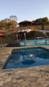 La alberca dentro o cerca de Chácara Refúgio