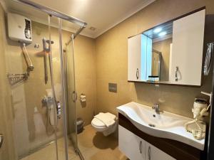 A bathroom at Akayda Butik Hotel