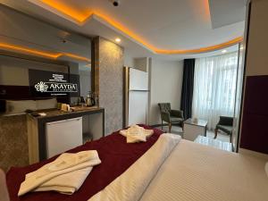 A bed or beds in a room at Akayda Butik Hotel