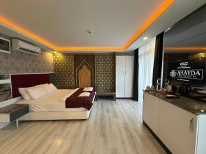 A kitchen or kitchenette at Akayda Butik Hotel