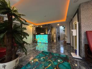 A television and/or entertainment centre at Akayda Butik Hotel