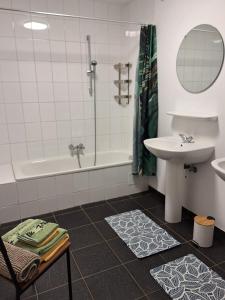 Bilik mandi di Peace&Loft in Durbuy Old
