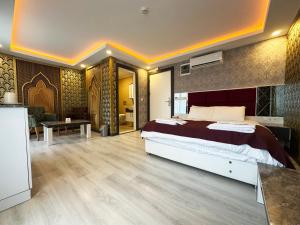 A bed or beds in a room at Akayda Butik Hotel