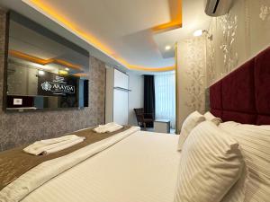 A bed or beds in a room at Akayda Butik Hotel