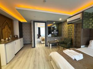 A bed or beds in a room at Akayda Butik Hotel