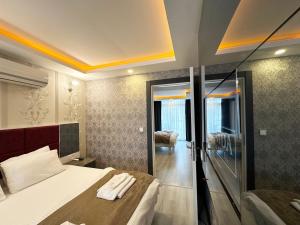 A bed or beds in a room at Akayda Butik Hotel