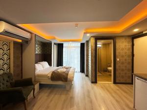 A bed or beds in a room at Akayda Butik Hotel