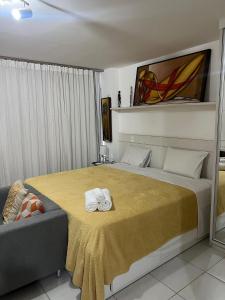 a bedroom with a bed with two towels on it at Lindo flat no Vision de Brasilia 1011 in Brasilia