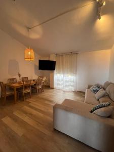 Televízia a/alebo spoločenská miestnosť v ubytovaní Apart Residencial Pto de la Cruz