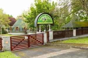 Imagen de la galería de Gesztenye Nyaralópark, en Balatonudvari