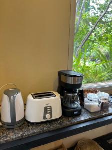 Comodidades para preparar café e chá em La Posadita de Chacras