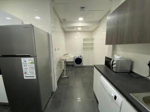 Saray Prime Suites的厨房或小厨房