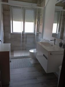 Ένα μπάνιο στο Apartamento 1 en Combarro , próximo a Sanxenxo
