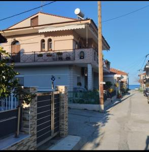 Το κτήριο όπου στεγάζεται  το διαμέρισμα