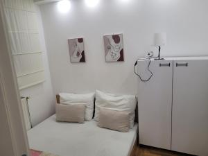 Postel nebo postele na pokoji v ubytování APARTMANI Emerald Dream