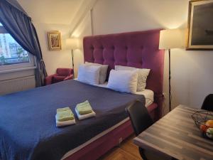 Postel nebo postele na pokoji v ubytování APARTMANI Emerald Dream