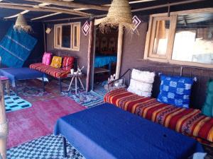 Ruang duduk di Bivouac Le Petit Prince Merzouga