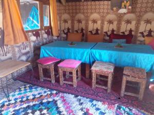Ruang duduk di Bivouac Le Petit Prince Merzouga