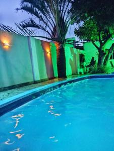 Bazén v ubytování Apartamento locação com piscina nebo v jeho okolí