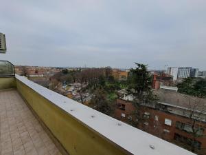 Una vista general de Parma o una vista desde la ciudad tomada desde el departamento