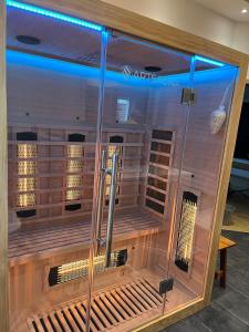 Koupelna v ubytování Neue moderne Ferienwohnung mit Infrarot Sauna + 58 fotografií