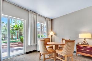 a living room with a table and chairs and a window at CasaBlanca Resort, Casino, Golf & Spa in Mesquite +78 photos