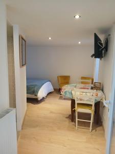 a room with a bed and a table in a room at Le lys in Saintes