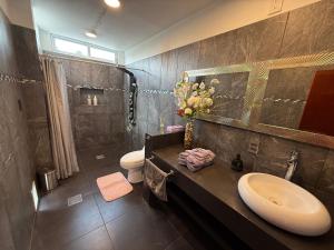 Koupelna v ubytování Suites vergel balcón