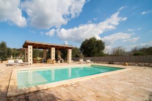 Bazén v ubytovaní IL Trullo Di Mamma Lucia-Luxury Villa alebo v jeho blízkosti