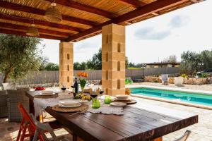 Bazén v ubytovaní IL Trullo Di Mamma Lucia-Luxury Villa alebo v jeho blízkosti