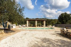 Bazén v ubytovaní IL Trullo Di Mamma Lucia-Luxury Villa alebo v jeho blízkosti